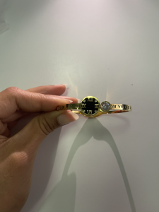 Bracelet dor&eacute; lettres romaines